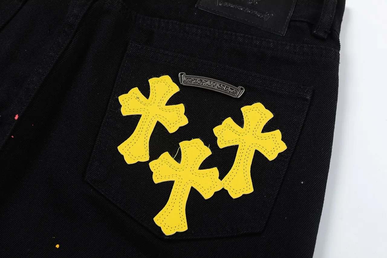 KE952#P230 The only correct leather label version on the market Chrome Hearts CH Cross embroidery distressed jeans Top ceiling quality 100% correct version The correct version is here!  Believe me this must be the best quality you will ever come across! ! Excellent value for money! !  Styles with different washes and textures are very friendly to people with thin legs and thick legs. The straight version is very flattering to the shape of the legs. The moderate length is timeless and easy to match. It is the basis of various styles and a must-have in the wardrobe! ! Add a little stacking to easily control the clean fit trend that has exploded this year. The fabric is stiff but also makes the upper body soft without losing texture. The sides and cuffs of some styles have a bone-wash effect. The vintage flavor pops up all at once. It’s really hard not to love it! ✅Correctly customize the Croxin metal leather label on the back panel. It is definitely not sold directly with the cross on the finished jeans. 1:1 copying strives for excellence and the details are perfectly grasped. ✅The cross leather label has clear and smooth routing. Exquisite turning and top-notch craftsmanship. ✅Buttons, zippers and hardware are all customized versions of the Croxin LOGO. ✅High-cost washing process.